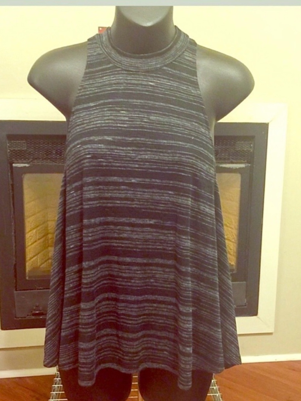 EXPRESS Sleeveless Flowy Tank XS - Picture 2 of 6